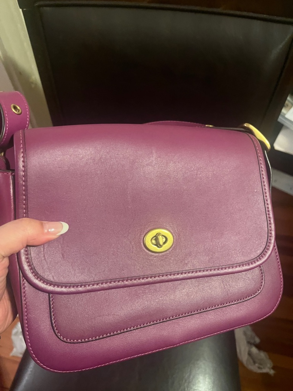 Coach crossbody shoulder bag in a Vibrant Magenta glove tanned leather - Picture 3 of 10
